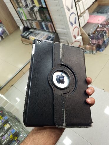 Apple iPad: İşlənmiş Apple iPad Air, 7,9", 128 GB, Ünvandan götürmə