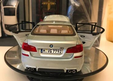 Avtomobil modelləri: Коллекционная модель BMW M5 V8 Biturbo F10 silverstone 2012 Paragon — 25