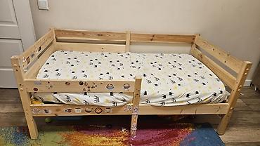bunk bed: Продаю бу. детскую кровать. размер 147×77см. с матрасом. состояние — 3