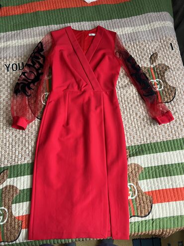красное платье длина миди: Вечернее платье