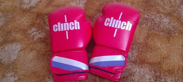 железные шипы на бутсах: Боксерские перчатки Olymp clinch 16 oz красного цвета, в отличном