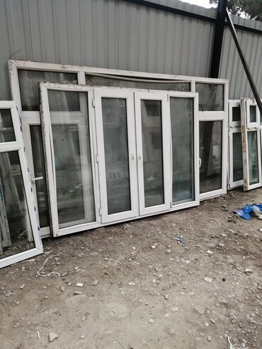 Plastik pəncərələr: Ağ rəngdə plastik pəncərə. Bu pəncərə, müxtəlif layihələrdə istifadə — 6