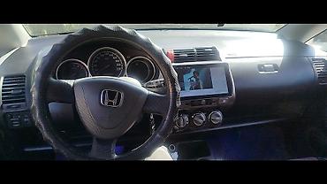 с номерами: Honda Jazz: 2007 г., Хэтчбэк — 3