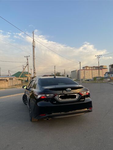 Toyota: Toyota Camry: 2021 г., 2.5 л, Вариатор, Гибрид, Седан — 3