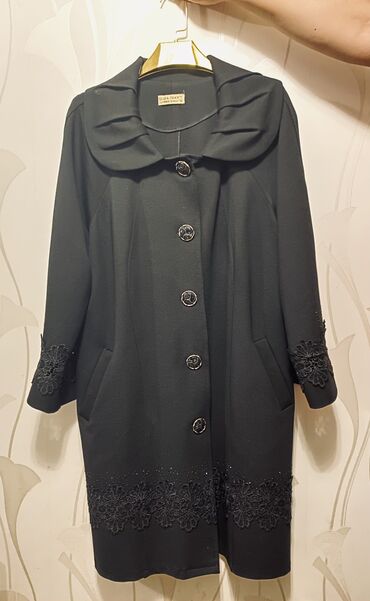 Hicab: Palto.Zil qaradı.tezedi.hec geynilmeyib razmer uygun gelmediyi ucun