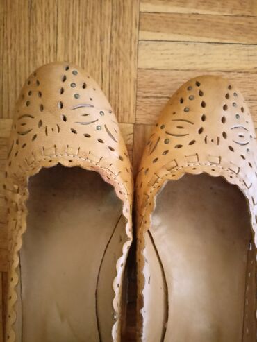 broj cipela 6: Pumps, 39 at lalafo.rs broj cipela 6: Pumps, 39