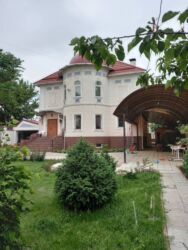 дом сафхоз фрунзе: Коттедж, 375 кв. м, 8 бөлмө