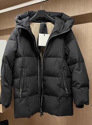 Пуховики и зимние куртки: Продаю новую куртку Maxmara размер 50-52, лёгкая очен удобная