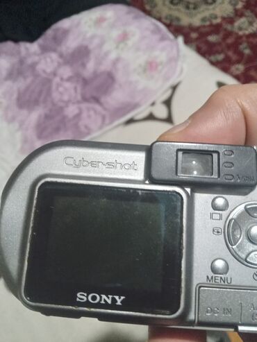Fotokameralar: Sony Cyber-shot DSC-P10 rəqəmsal fotoaparat Xüsusiyyətlər: - Model — 3