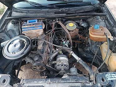 салон машины: Audi 80: 1989 г., Седан — 6