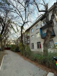очень срочно продаю квартиру: 1 комната, 30 м², Сталинка, 2 этаж, Косметический ремонт