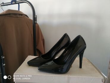 черные туфли на каблуке: Туфли 35.5, цвет - Черный