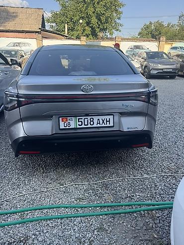 byd e1: Toyota bZ3: 2023 г., Автомат, Электромобиль, Седан — 6