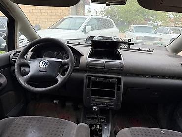 belarus traktorlarin satisi: Volkswagen Sharan, gümüş rəngli, ön çəkili miniven. Xüsusiyyətlər: - — 6