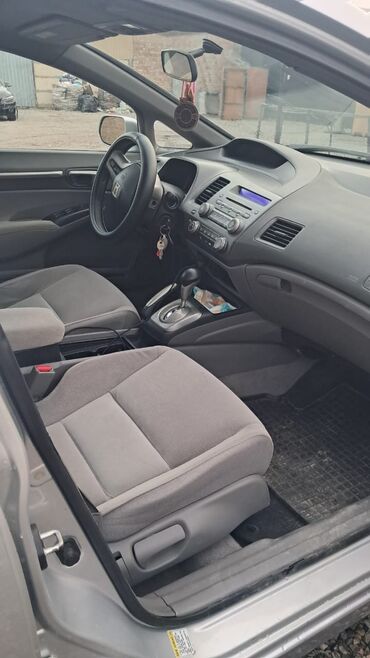 Honda: Honda Civic: 2005 г., 1.6 л, Автомат, Бензин, Седан — 6