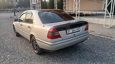 скутер на номерах: Mercedes-Benz C-Class: 1994 г., Механика, Бензин, Седан — 3