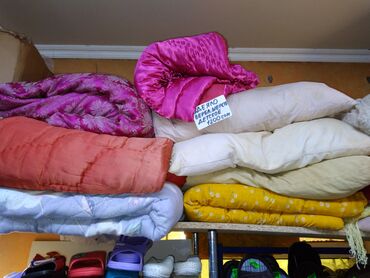 Подушки: Подушки по 300 сом покрывала по 400 сом одеяла ватные и перовые по at lalafo.kg — 7 Подушки: Подушки по 300 сом покрывала по 400 сом одеяла ватные и перовые по — 7