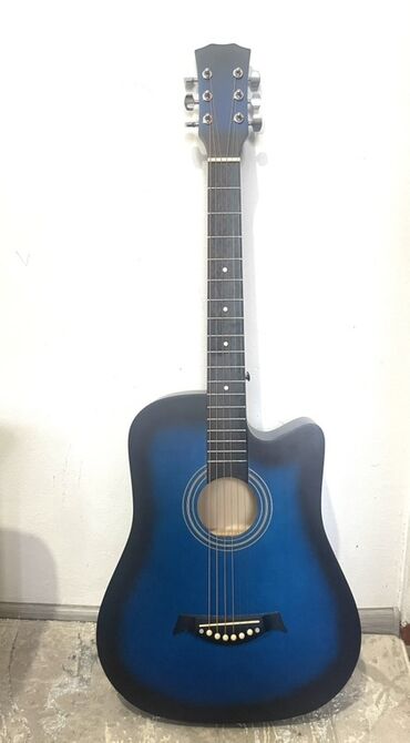 струны для гитары для начинающих: Акустическая гитара с вырезом (cutaway), форма корпуса Dreadnought