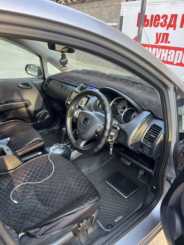 машина кейж: Honda Fit: 2002 г., 1.5 л, Автоматтык, Бензин, Седан