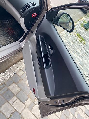 Kia: Kia cee’d hatchback Xüsusiyyətlər: - Kuzov: 5 qapılı hatchback - — 8