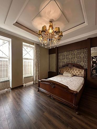 Долгосрочная аренда домов: 370 м², 6 комнат, Балкон застеклен, Забор, огорожен, Парковка — 9