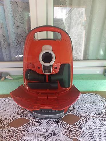 bordo: Miele S8330 usisivač sa kesom, narandžaste boje. Ključne — 4
