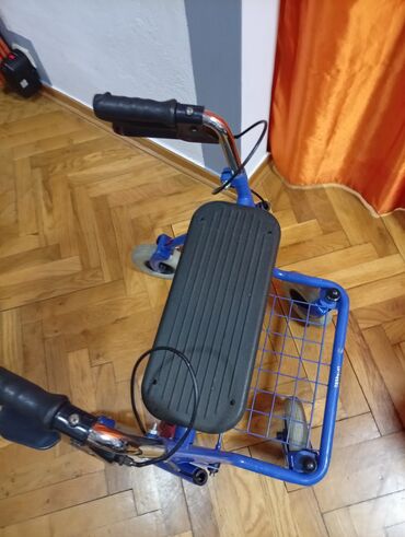 Hodalice, štake, štapovi za hodanje, kolica za hodanje: Hodalica/rolator sa četiri točka i sedištem SKLAPAJUĆA - Stabilan — 4