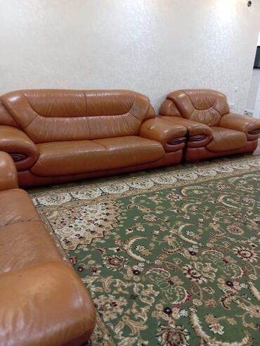 novoe bele: Прямой диван, цвет - Коричневый, Б/у
