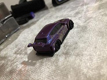 1: Məhsul: Miniatür maşın kolleksiyası + daşıma/qoruyucu vitrin qutuları — 7