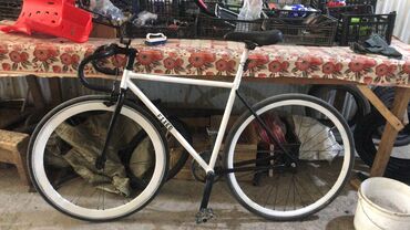 70 сом: Срочно продаю FIXED bike Из минусов сиденье не отпускается Вилка
