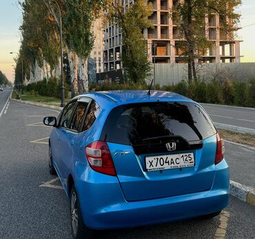 машина ист: Honda Fit: 2008 г., 1.3 л, Автомат, Бензин, Хэтчбэк