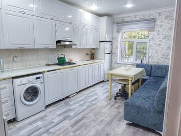 Həyət evləri və villaların satışı: 8-ci kilometr 7 otaqlı, 220 kv. m, Yeni təmirli — 18