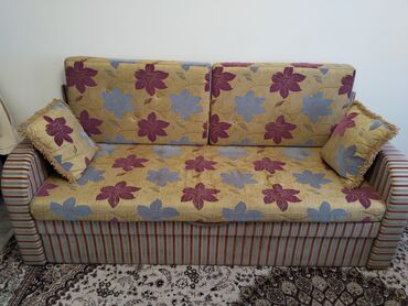 деревянный диван: Диван-кровать, Б/у