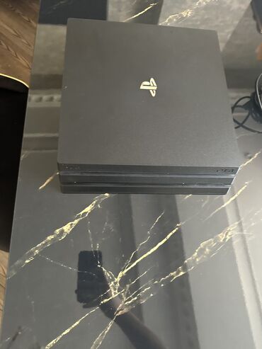 PS4 (Sony Playstation 4): Ps4 pro.İstifade olunmadıgına göre satıram.üstünde iki den oyun