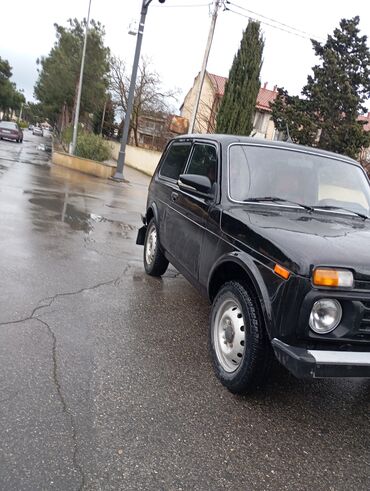 maşın 09: VAZ (LADA) 4x4 Niva: 0.6 l | 1982 il 25864 km Van/Minivan