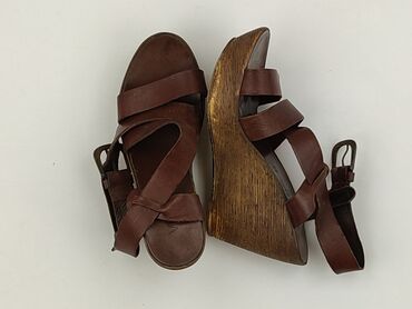 jakie buty do srebrnej sukienki: Sandals for women, 36, condition - Good