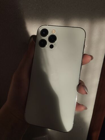 Apple iPhone: IPhone 12 Pro, Б/у, 128 ГБ, White Titanium, Защитное стекло, Чехол, 80 %