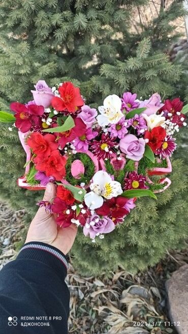 букет из фруктов: Цветы. Но не бабушкины. 😉 Нужен **крутой подарок**, а не "ой, как