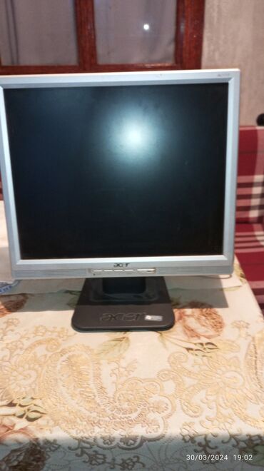 komputer monitor satilir: 17-lik Acer monitor satılır. Normal işlәyir