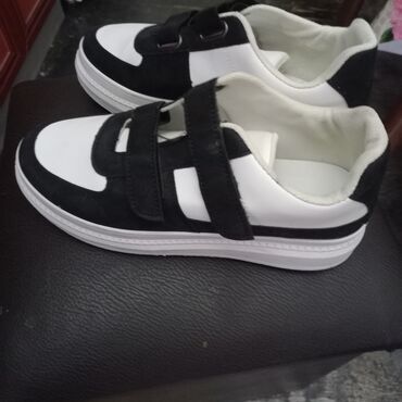 Women's Sneakers and athletic shoes: Ölçü: 40, Yeni — 5