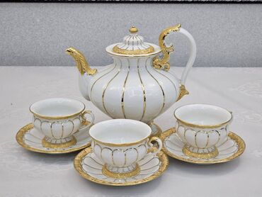 Наборы посуды: Продаются сервисы, первый комплект на 12 персон, производство фирмы — 18
