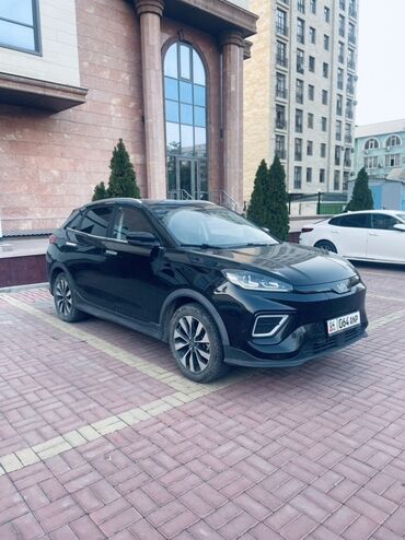 Другой электротранспорт: Электромобиль кроссовер (чёрный) Запас хода: 350км Батарея: 92% - — 3