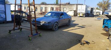 Mazda: Mazda 626: 1989 г., 2.2 л, Механика, Бензин, Седан