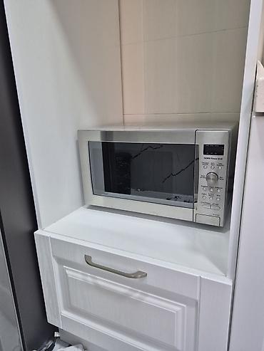 turk sobası: Mikrodalğalı soba, gümüşü rəngdə, elektron idarəetmə paneli və — 2