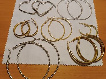 Toy paltarları və aksesuarları: Hamısı birlikte satılır ama istəsəz təkdə seçə bilərsiniz .Gümüş rəngi