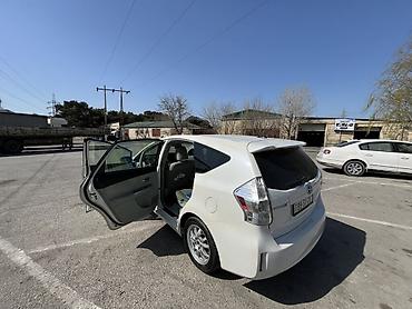 tesla model s: Toyota Prius: 1.8 l | 2011 il Universal — 10