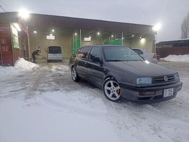 Volkswagen: Volkswagen Vento: 1993 г., 1.8 л, Механика, Бензин