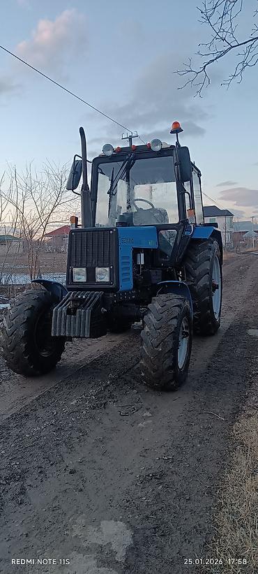 Traktorlar: Belarus MTZ traktoru - Güclü dörd silindrli dizel mühərrik - Ön və — 16