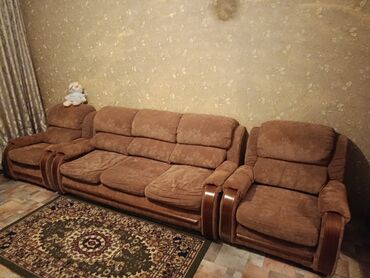 стулья секционные 3 х местные цена: Мягкий комплект мебели, состоящий из трехместного дивана и двух