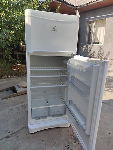 indesit: Холодильник Indesit, двухкамерный, верхняя морозильная камера. выс — 2
